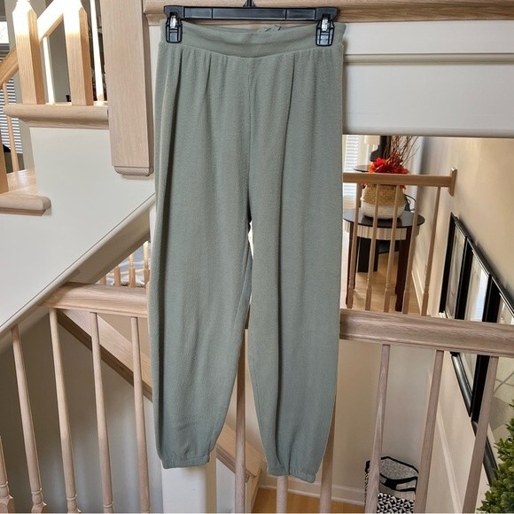 SKIMS Waffle Jogger in Mineral S - Picture 5 of 13